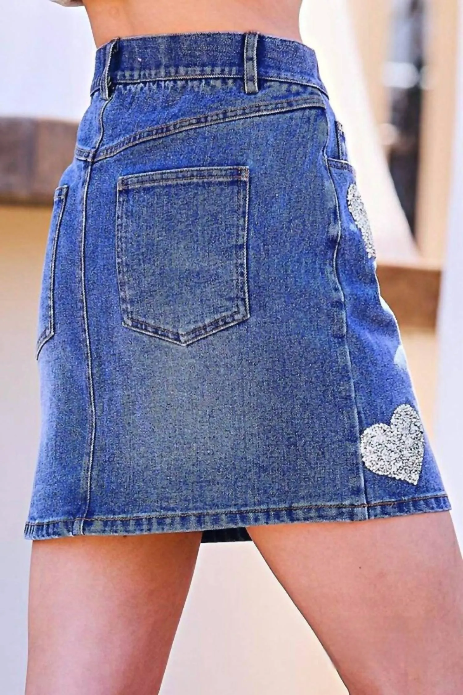 Jupe en denim Abbey à cœurs pailletés en lavage moyen