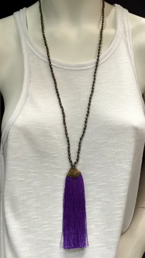 Collier à pompons avec perles en laiton