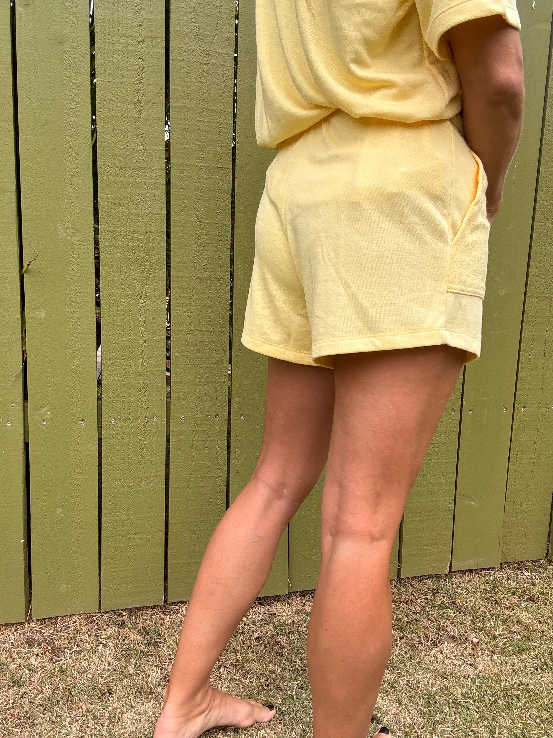 Short en tissu léger avec cordon de serrage - Jaune crème