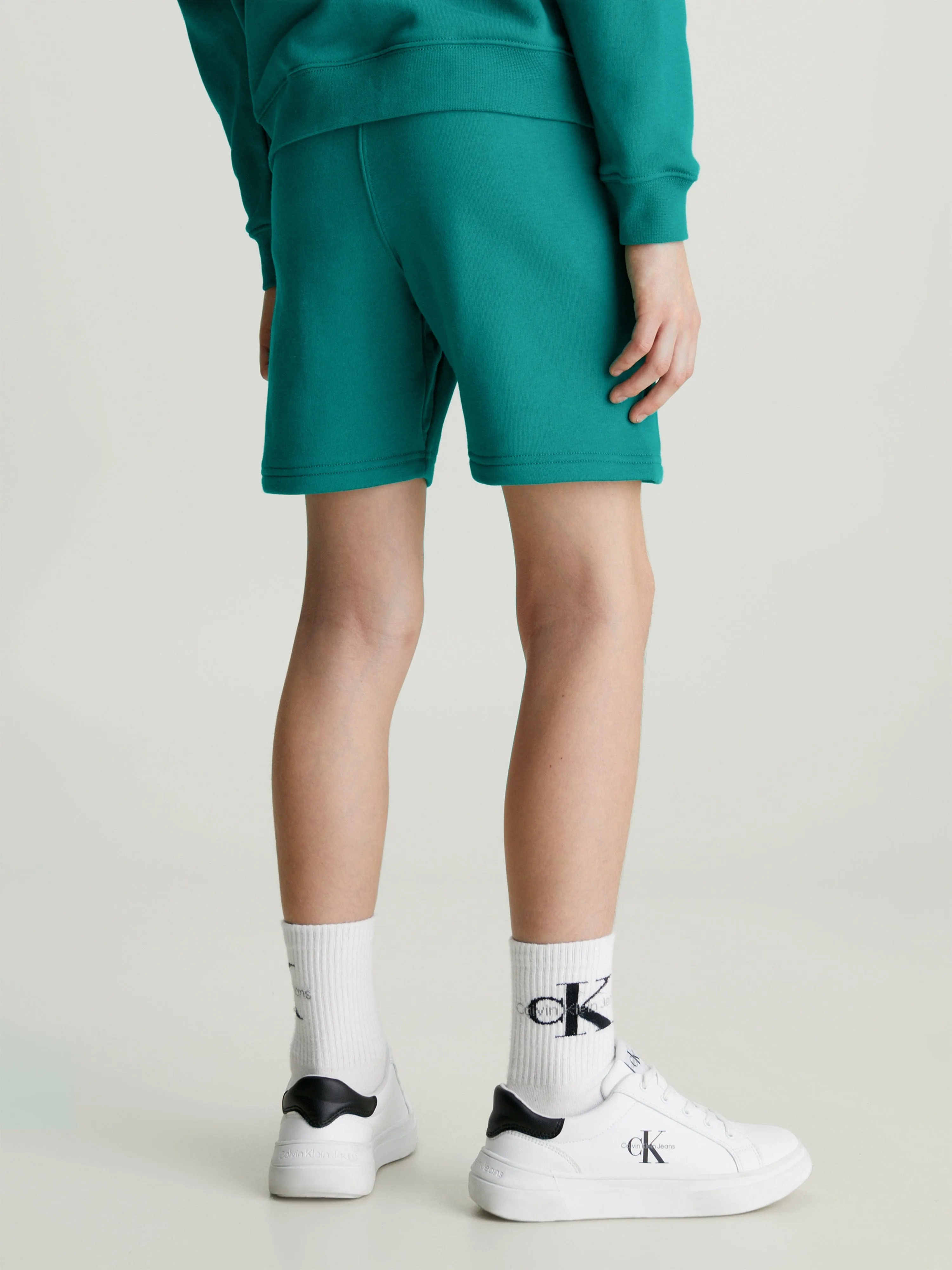 Calvin Klein Shorts en éponge verte avec logo intarsia pour garçons
