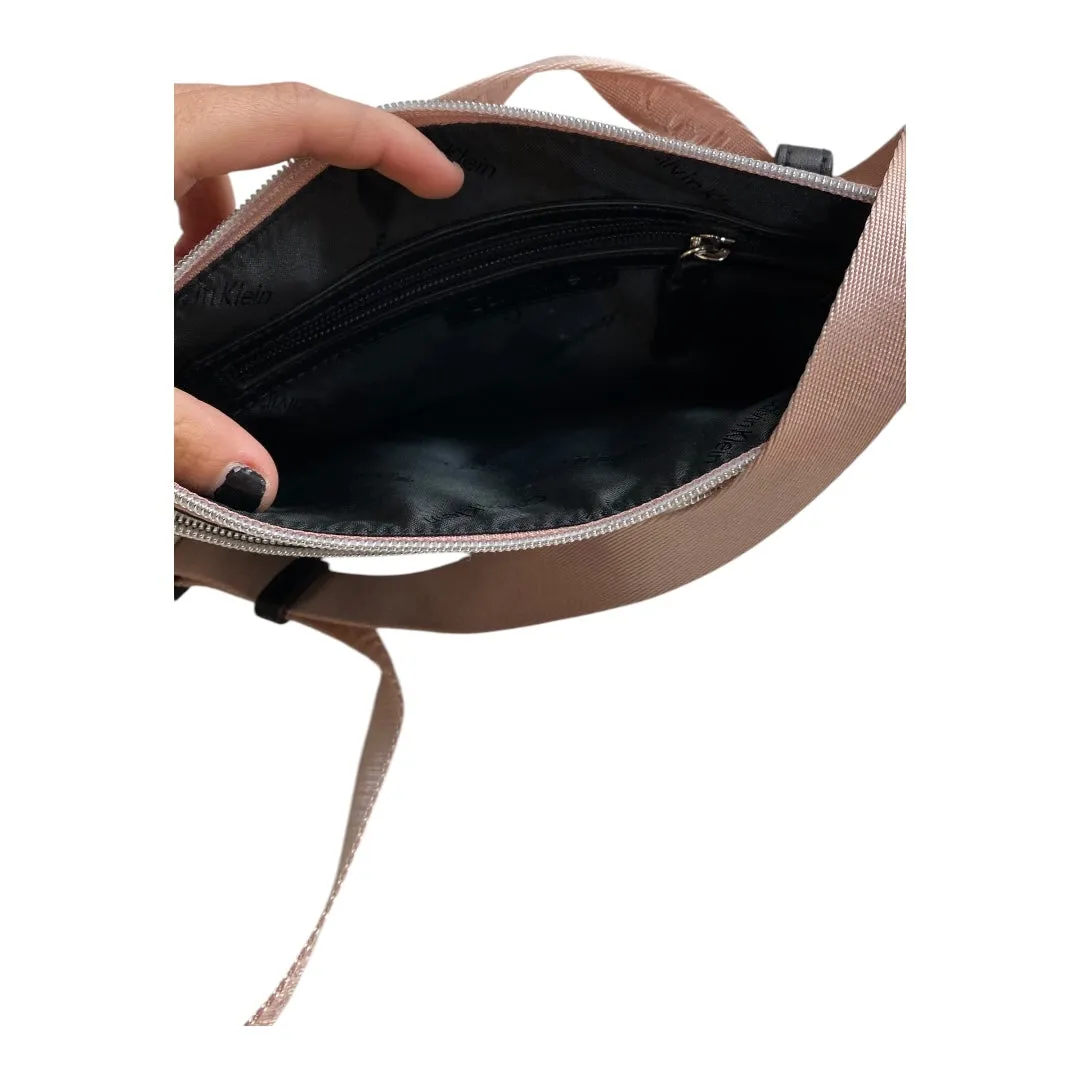 Sac banane Calvin Klein par Calvin Klein en noir et rose, taille : petit