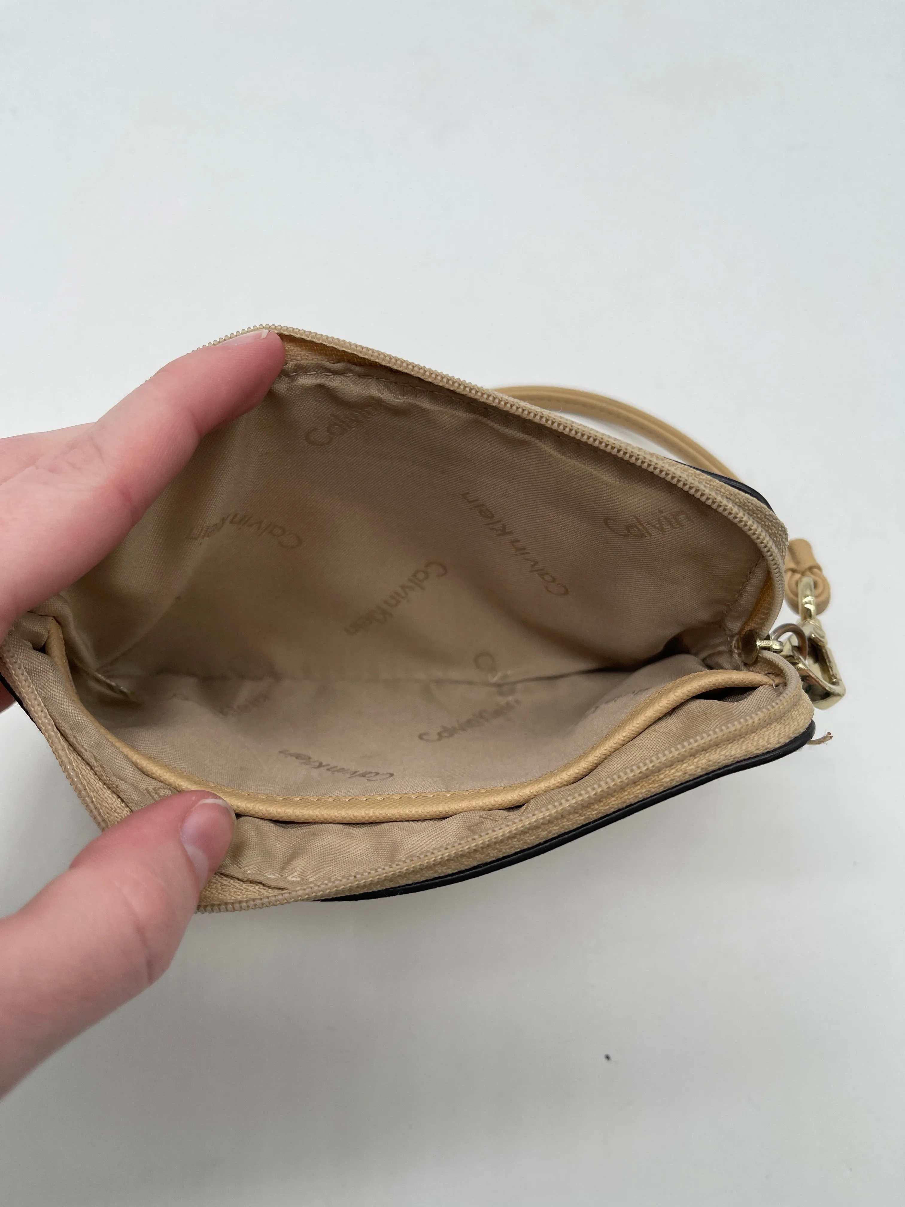 Sac à main Calvin Klein Wristlet par Calvin Klein, Taille : Moyenne
