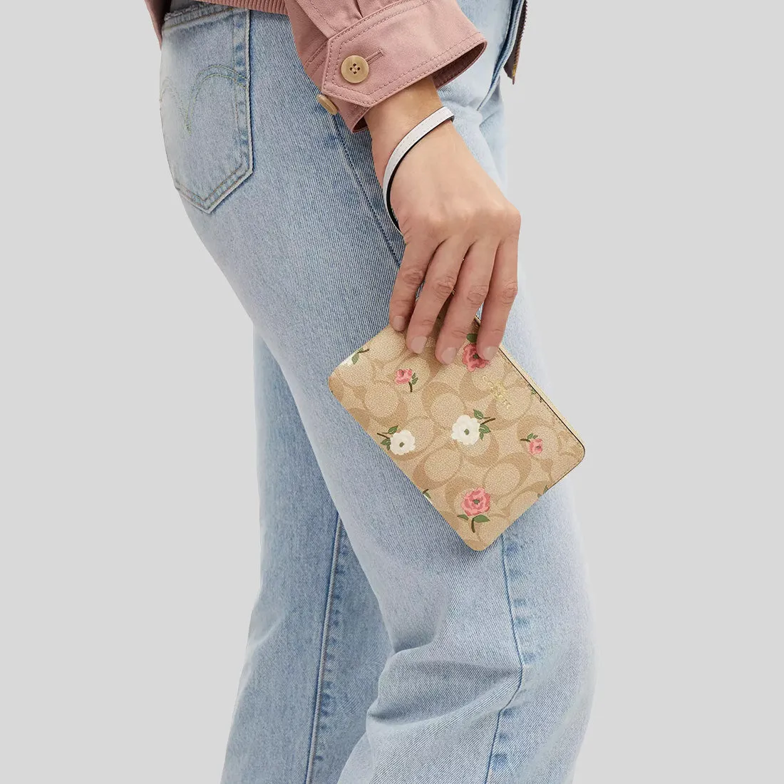 Sac Coach COACH Wristlet à fermeture éclair d'angle en toile signature avec imprimé floral CR973