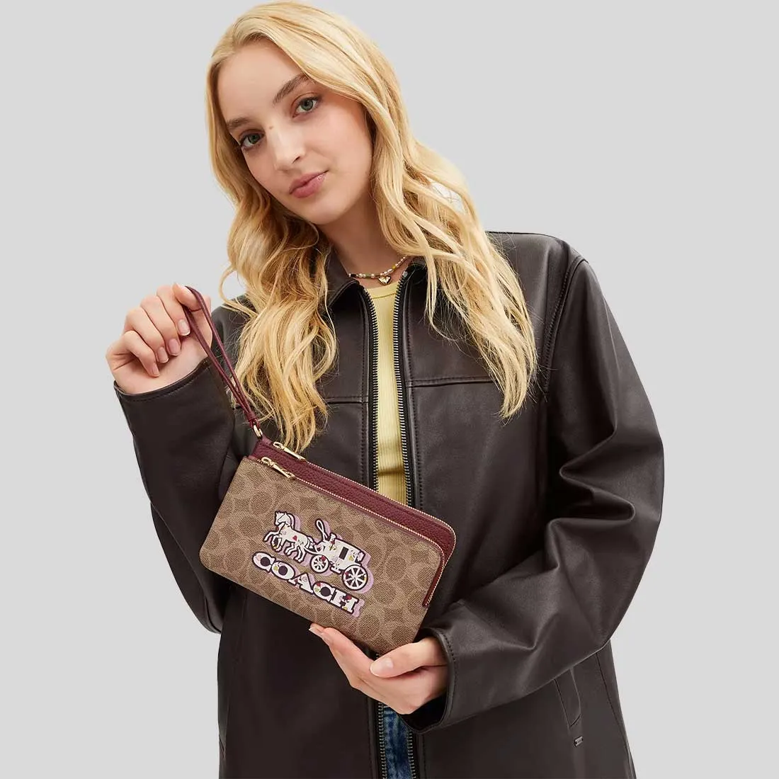 Portefeuille Double Zip COACH en toile Signature avec motif Cheval et Carrosse CX590