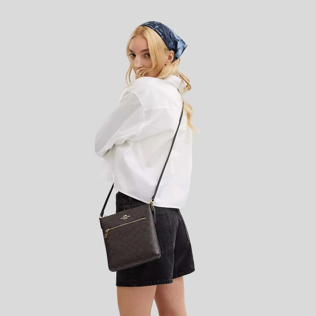 Sac COACH Mini Rowan en toile Signature couleur noyer/noir CW325