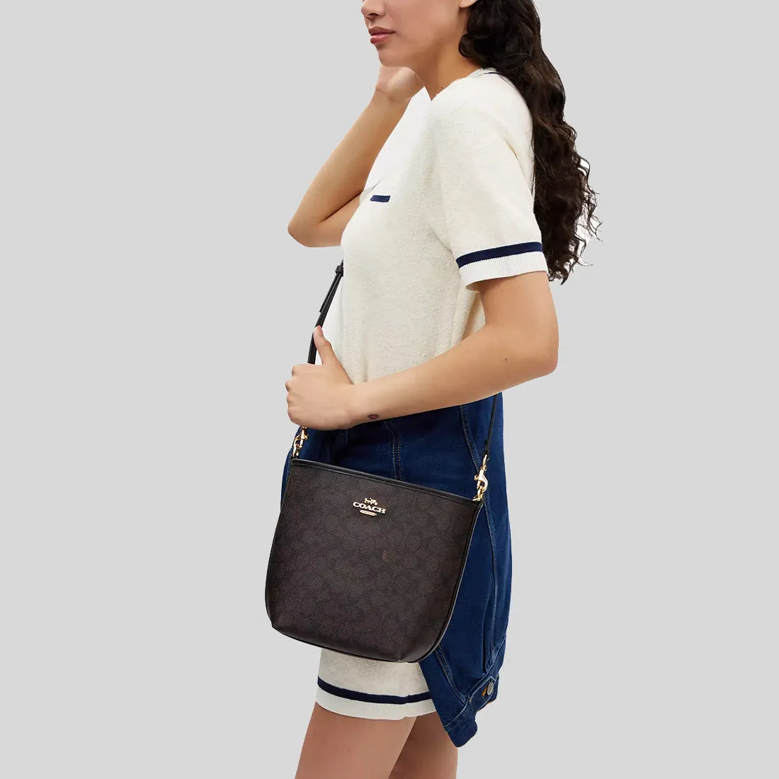 Sac bandoulière Coach COACH City Bucket Bag en toile signature noyer/noir CT800