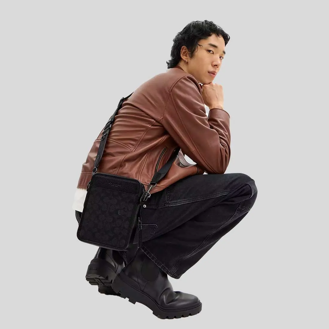 Sac bandoulière COACH COACH Sullivan en toile signature charbon/noir CW388