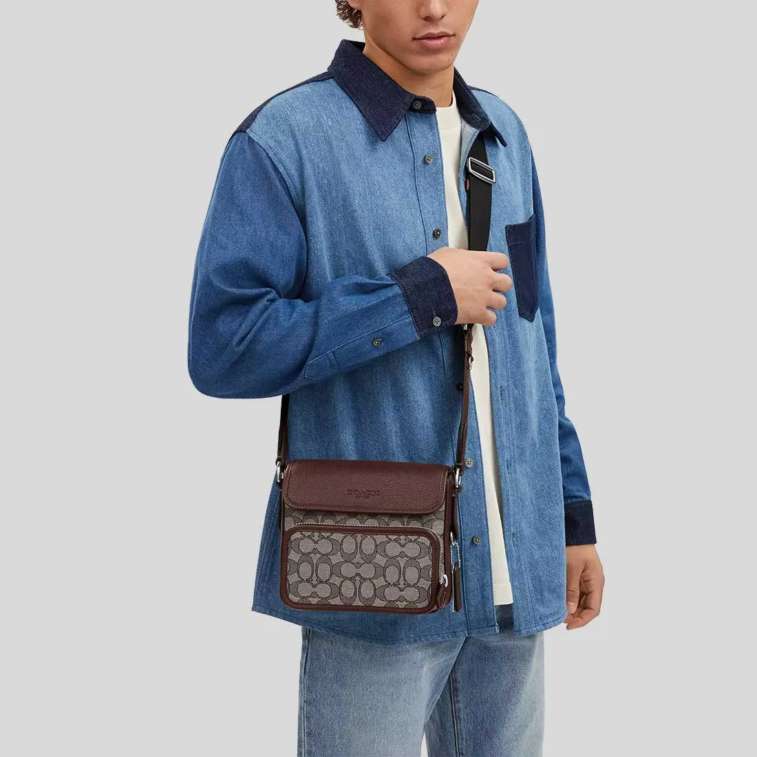 Sac bandoulière Coach COACH Sullivan à rabat en jacquard signature chêne/érable CT834