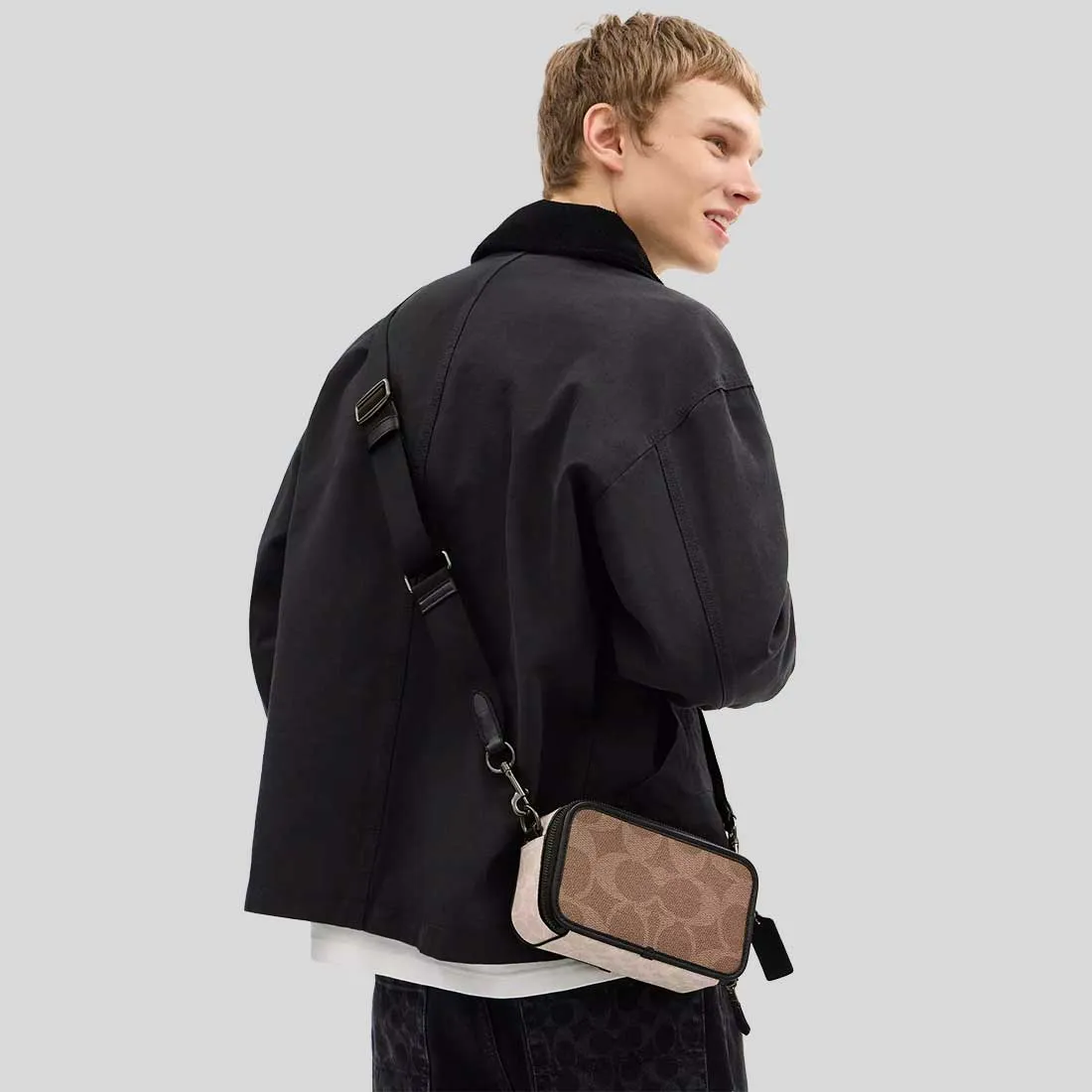 Sac Bandoulière Coach COACH Sac Bandoulière Wyatt en Toile Signature à Motifs Sable/Beige CAB80