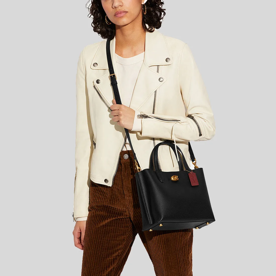 Sac à main COACH COACH Willow Tote 24 Noir C8869