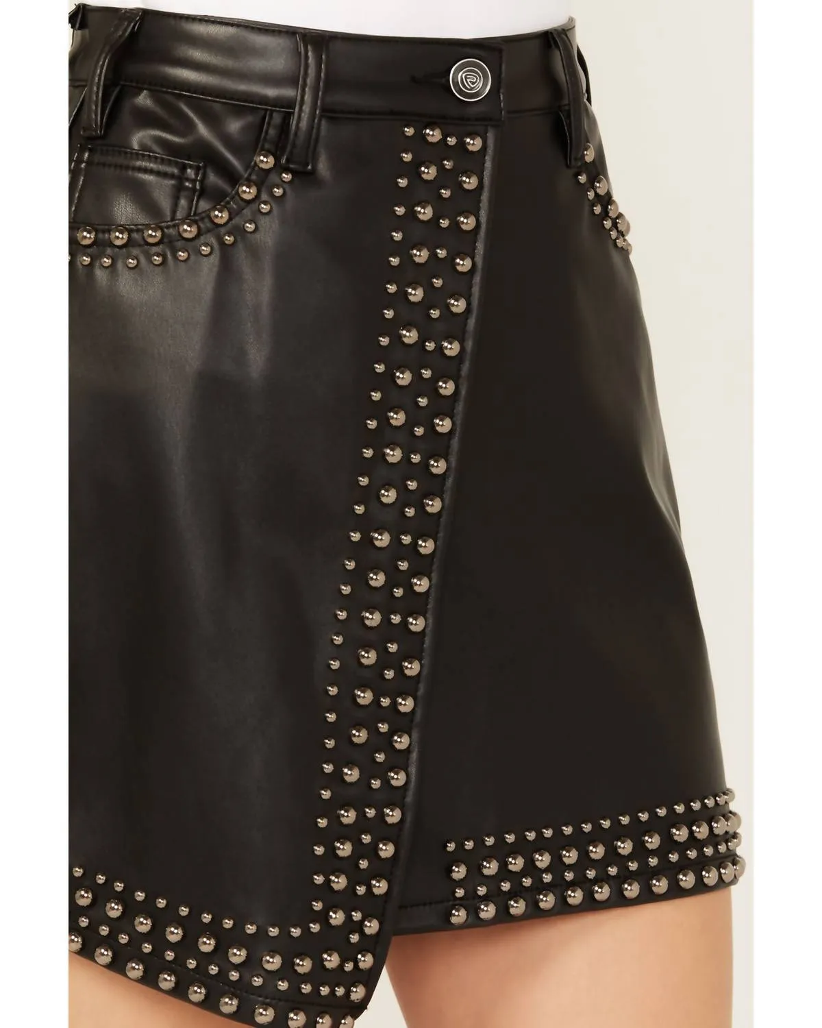Mini-jupe à motifs cloutés en simili cuir noir
