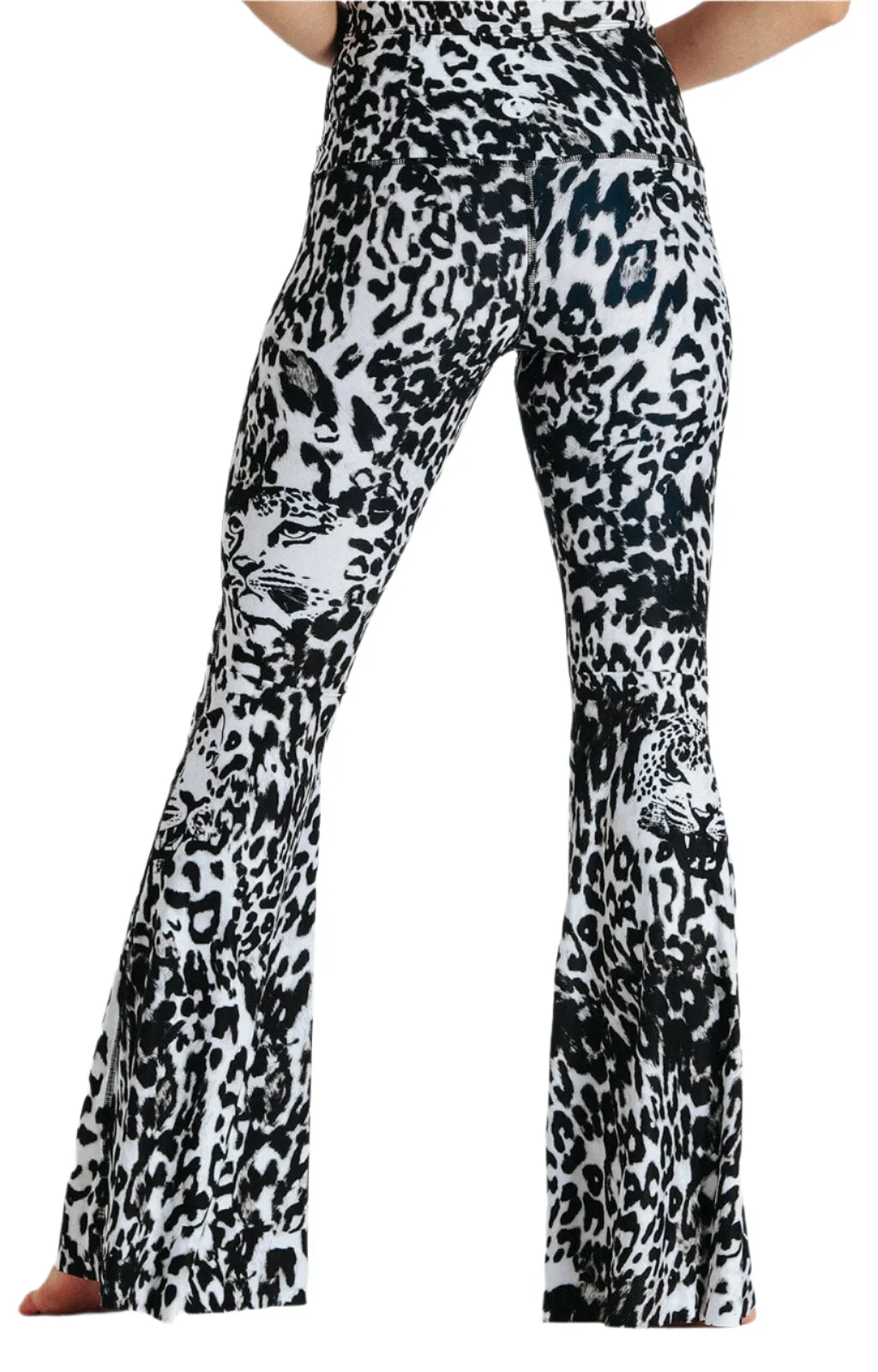 Pantalon patte d'éléphant imprimé léopard fantôme par Yoga Democracy