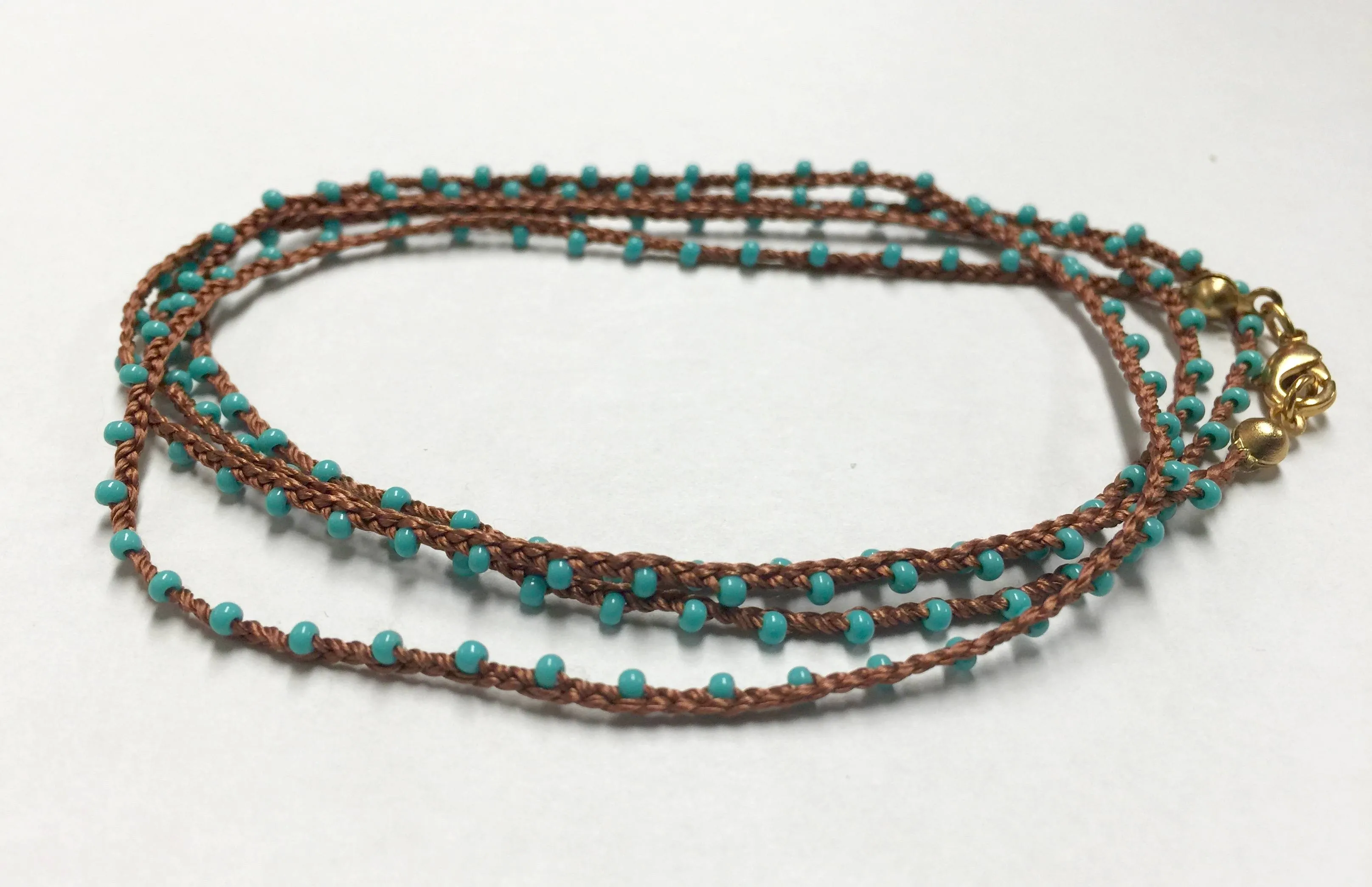 Collier/Bracelet Artisanal Avec Perles Contrastées