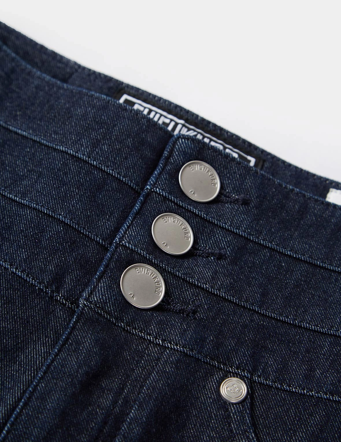 Bermuda en Denim Brodé Kamon