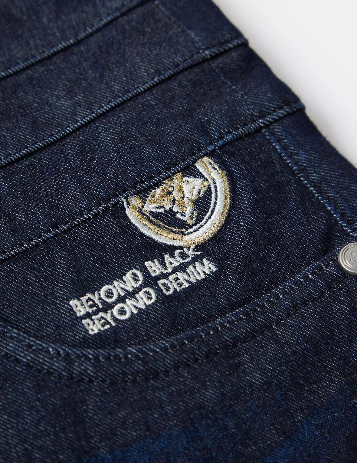 Bermuda en Denim Brodé Kamon