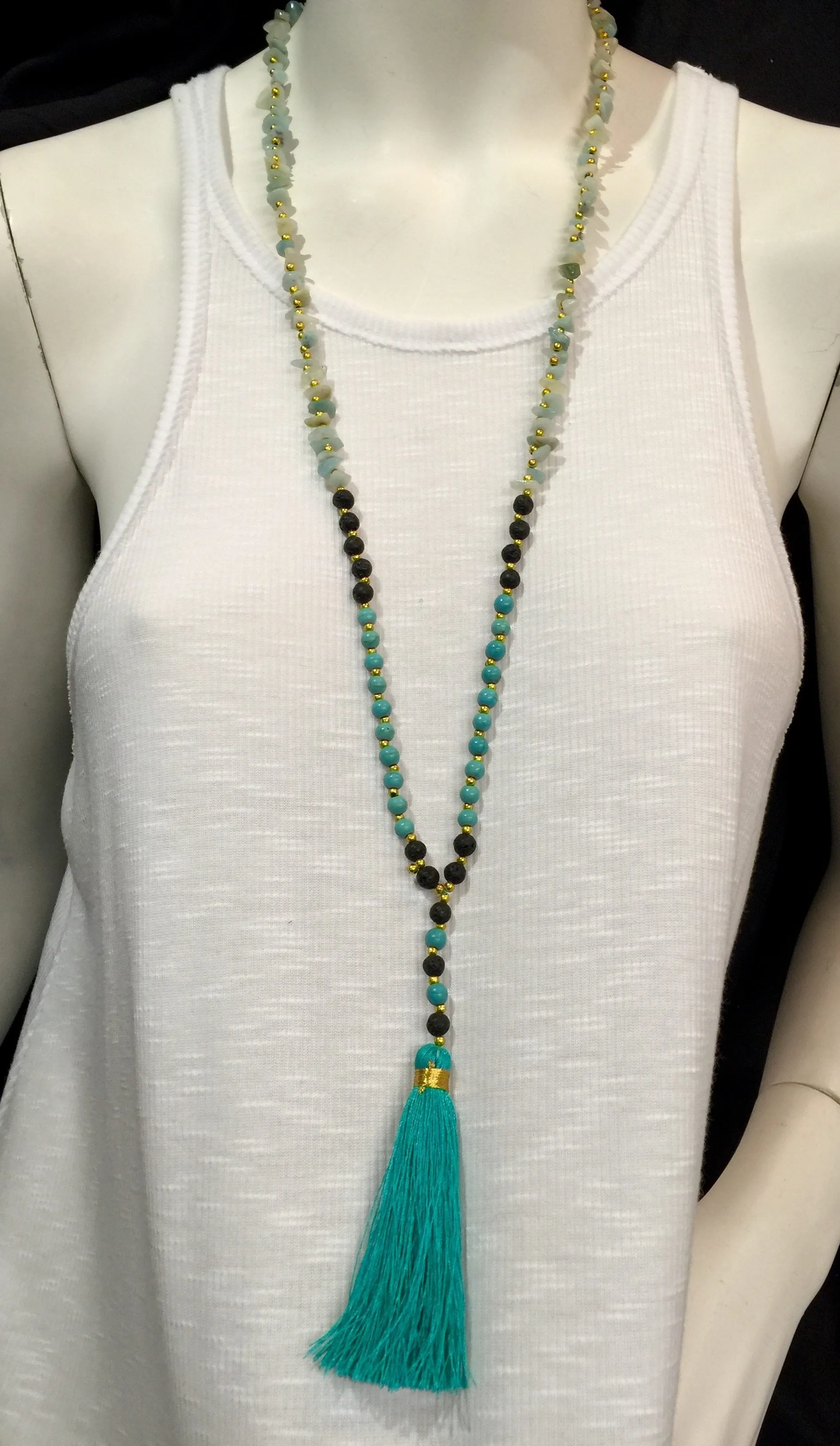 Collier à franges en pierres de lave