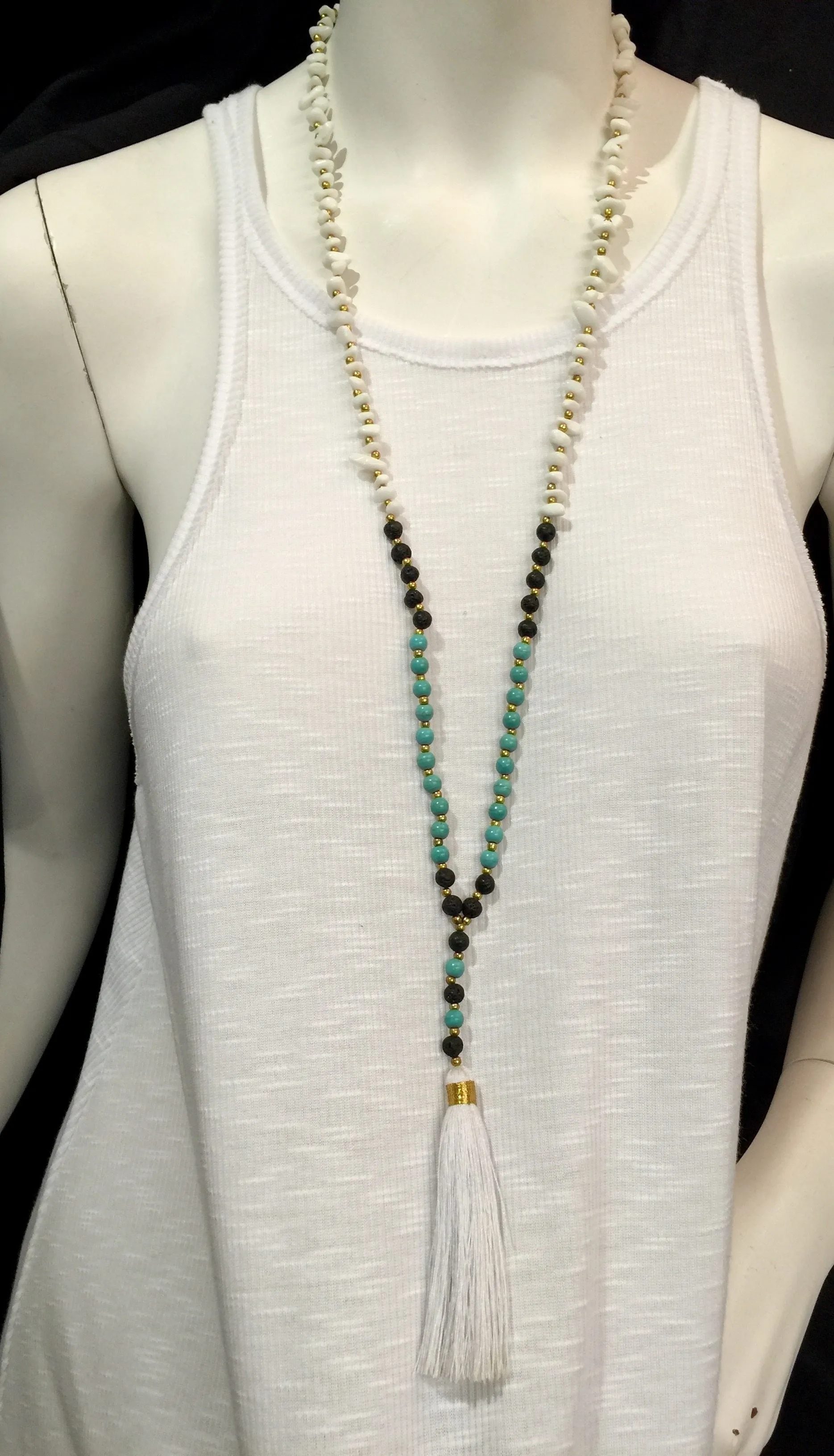 Collier à franges en pierres de lave