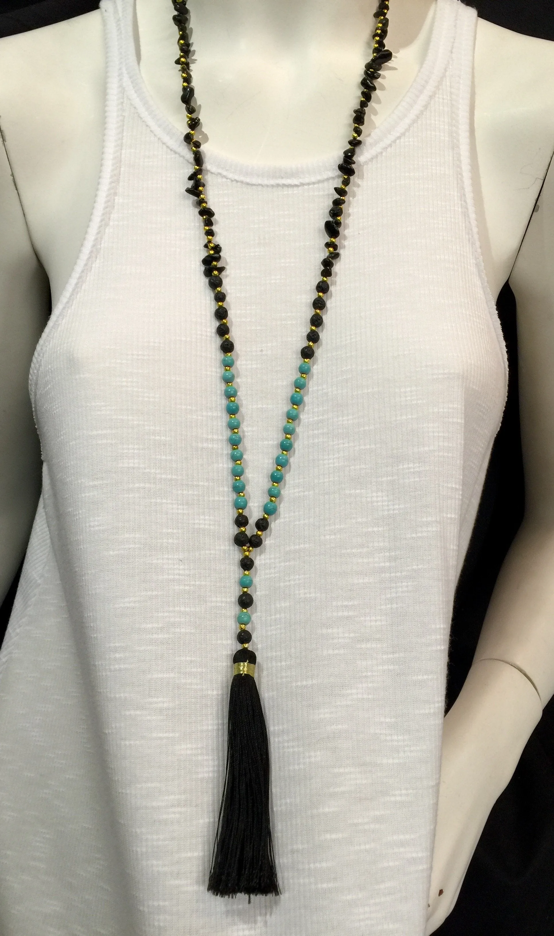 Collier à franges en pierres de lave