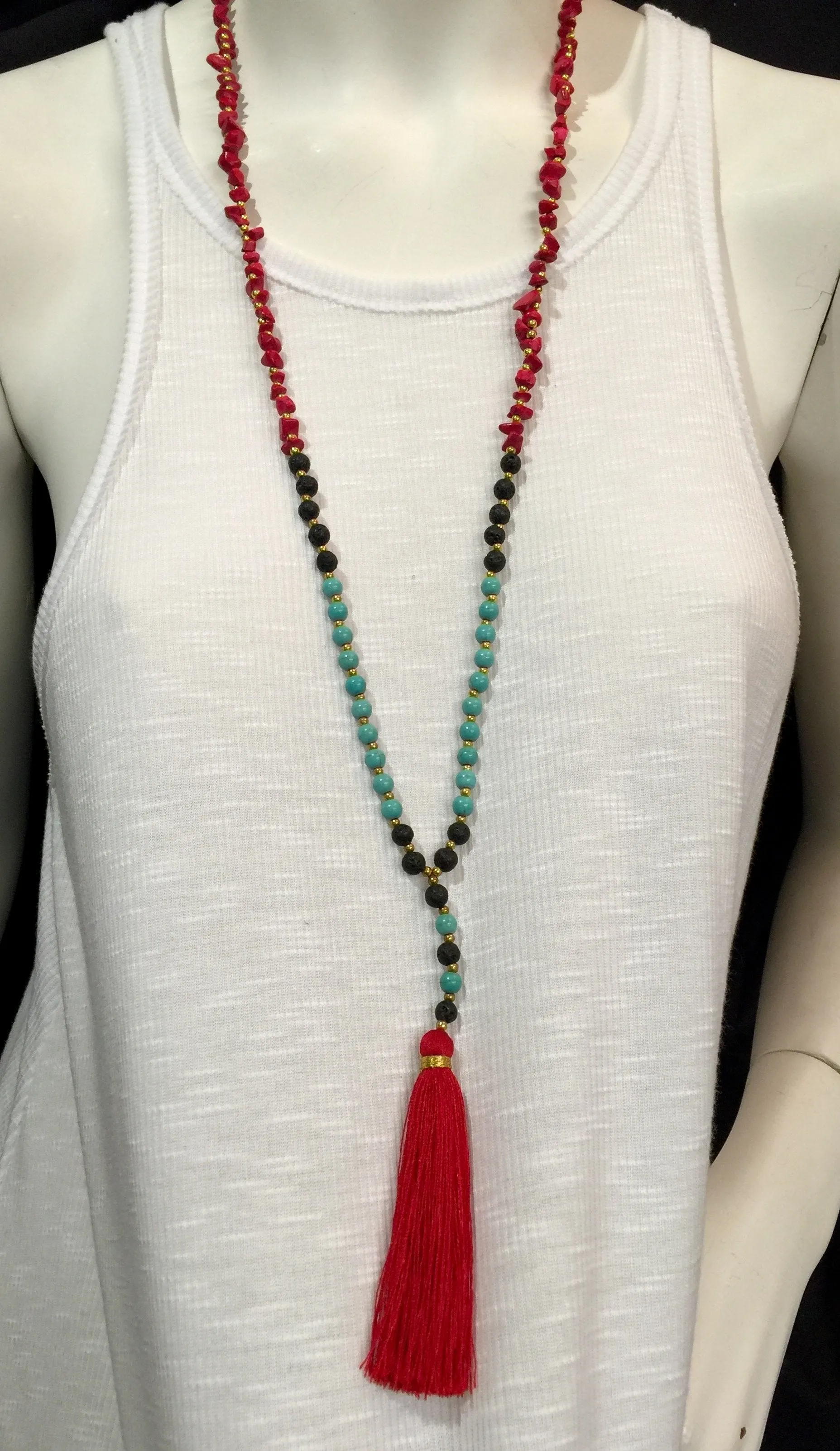 Collier à franges en pierres de lave