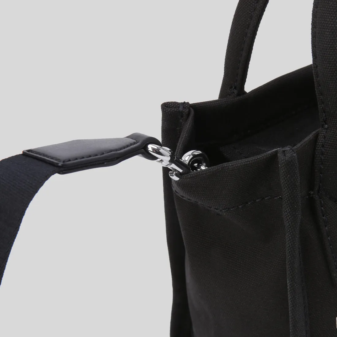 Marc Jacobs Sacs MARC JACOBS Toile Standard Supply Petit Cabas Noir 4S4HCR003H02