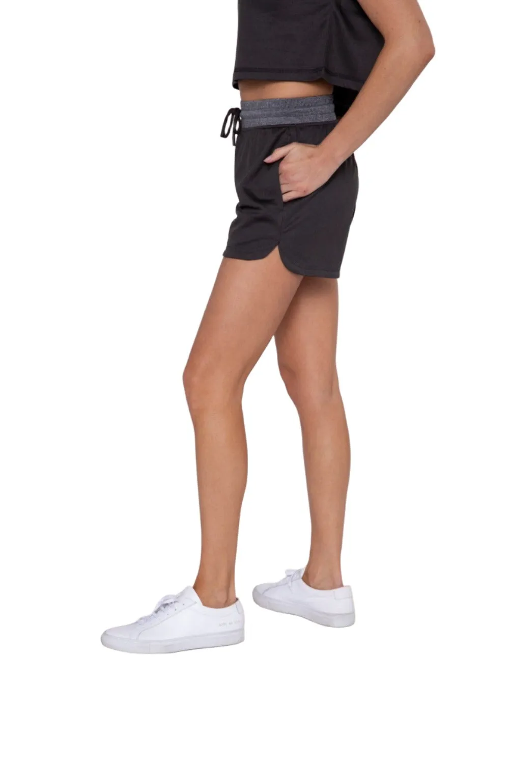 Short de piste micro-perforé Mono B avec ourlet latéral fendu AP-B0386