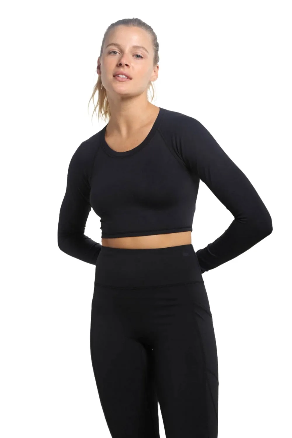 Mono B Newport Crop Top Manches Longues avec Découpes Dos AT-A0840