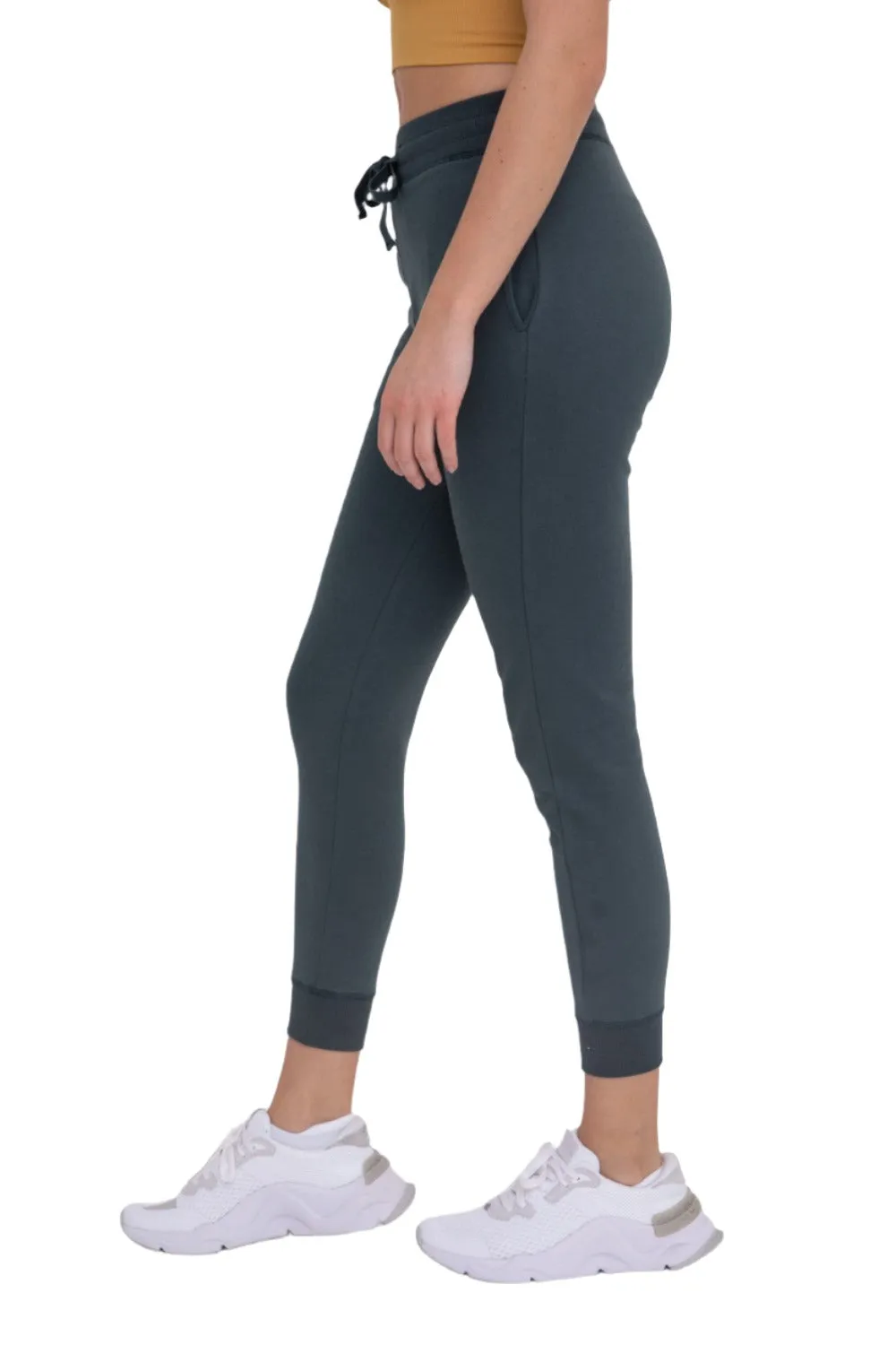 Jogger ajusté en French Terry avec poignets Mono B 10351