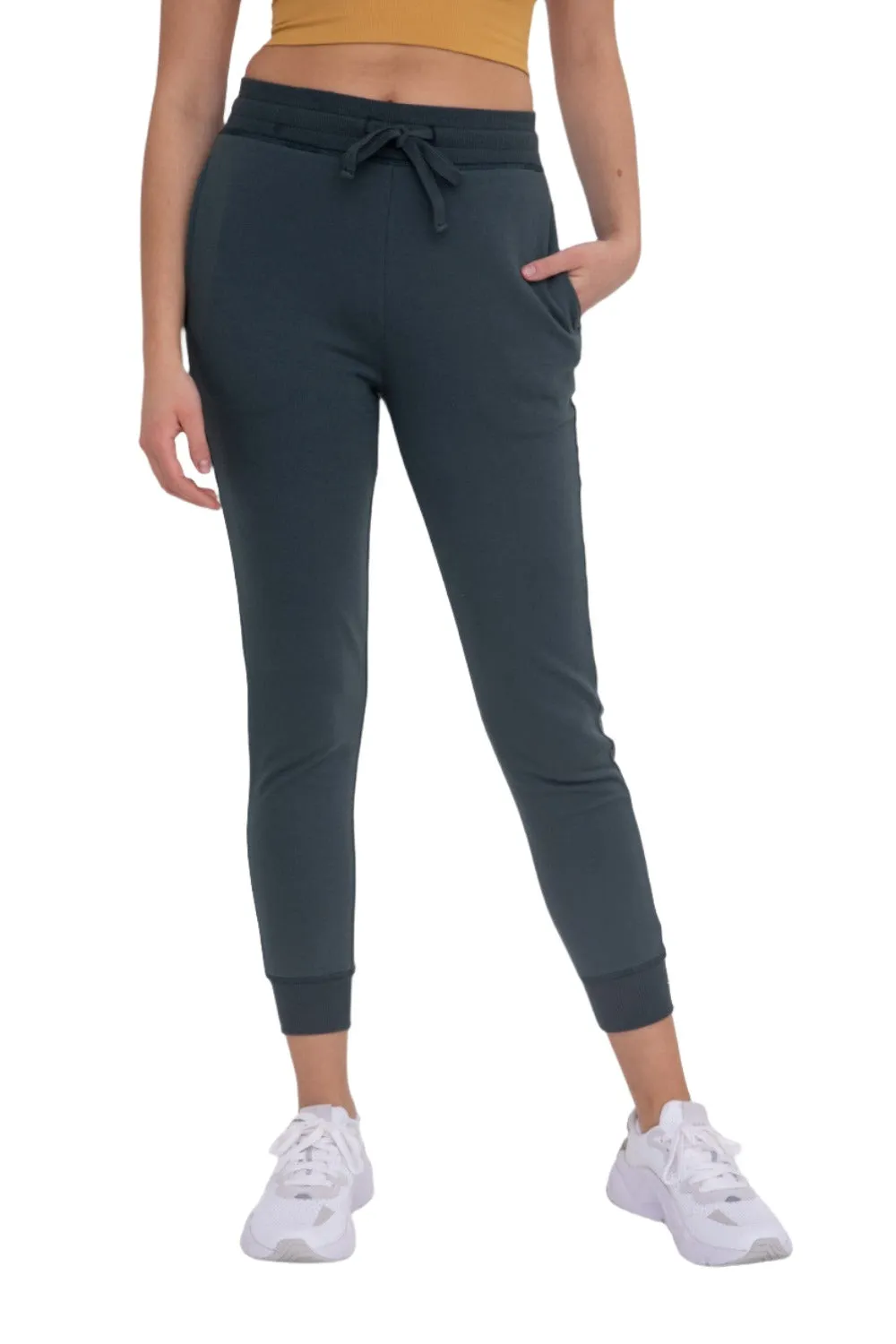 Jogger ajusté en French Terry avec poignets Mono B 10351