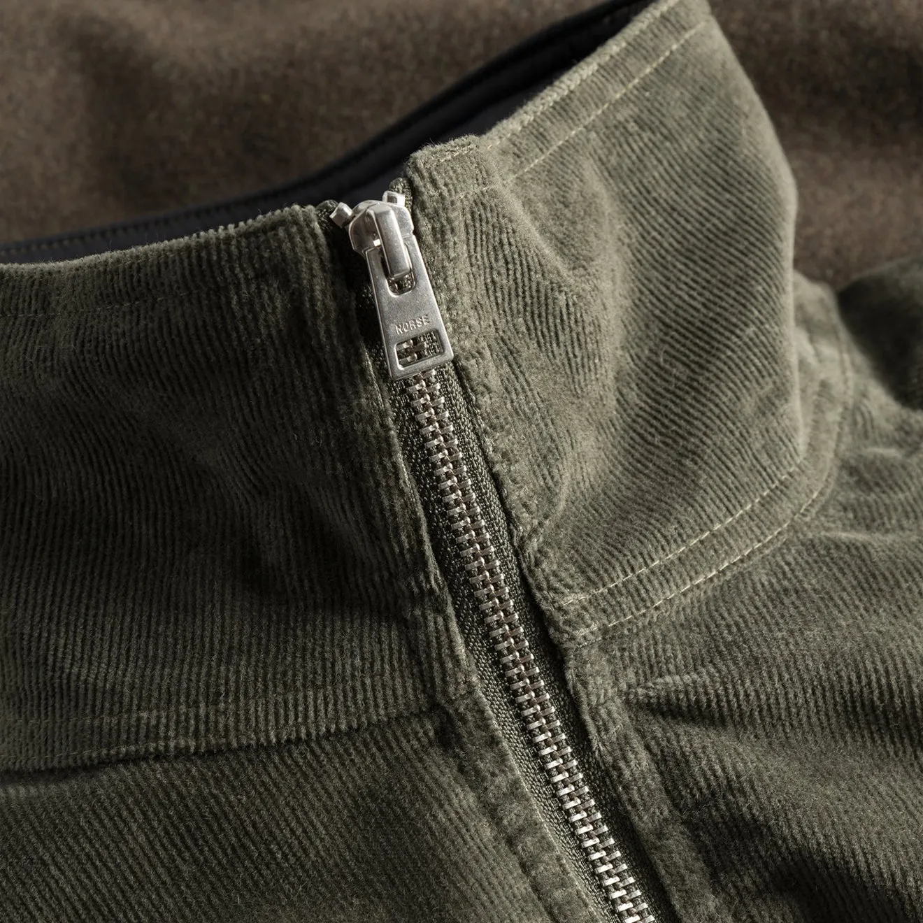 Norse Projects Veste Hakon Solotex en velours côtelé vert lierre