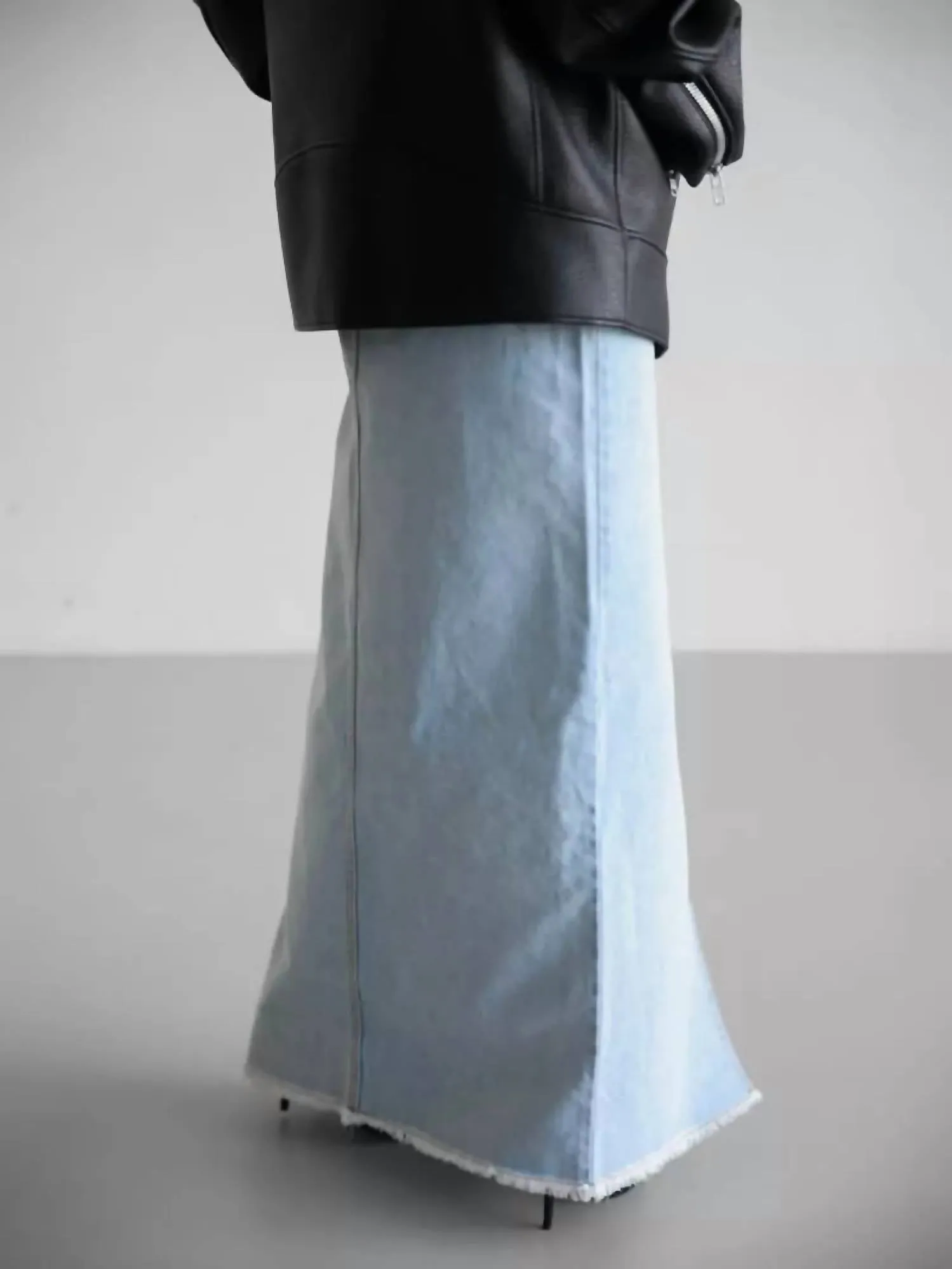 Jupe longue en denim à ourlet brut, lavage clair