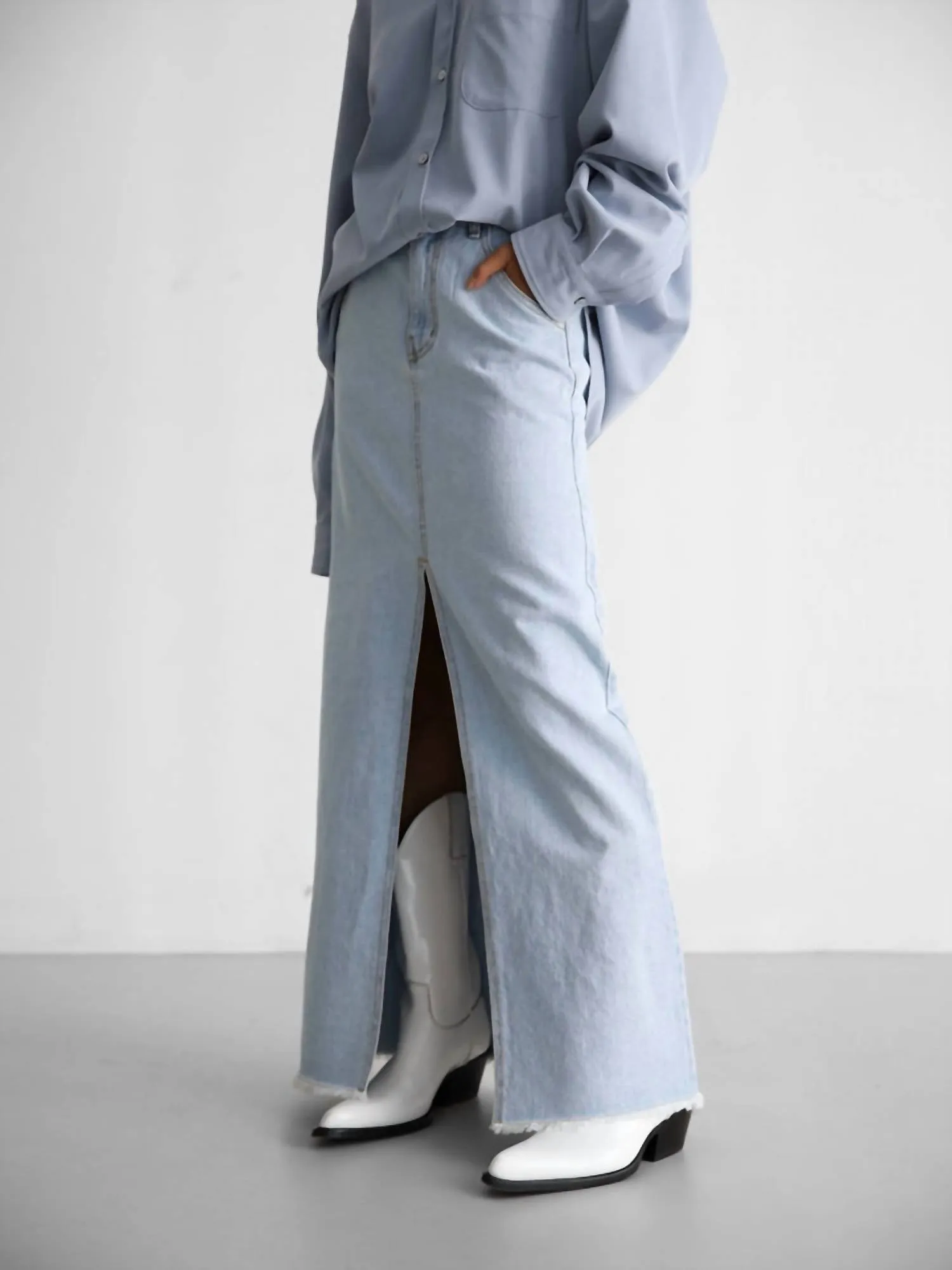 Jupe longue en denim à ourlet brut, lavage clair