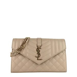 Sac portefeuille à chaîne Saint Laurent en grain de poudre matelassé enveloppe