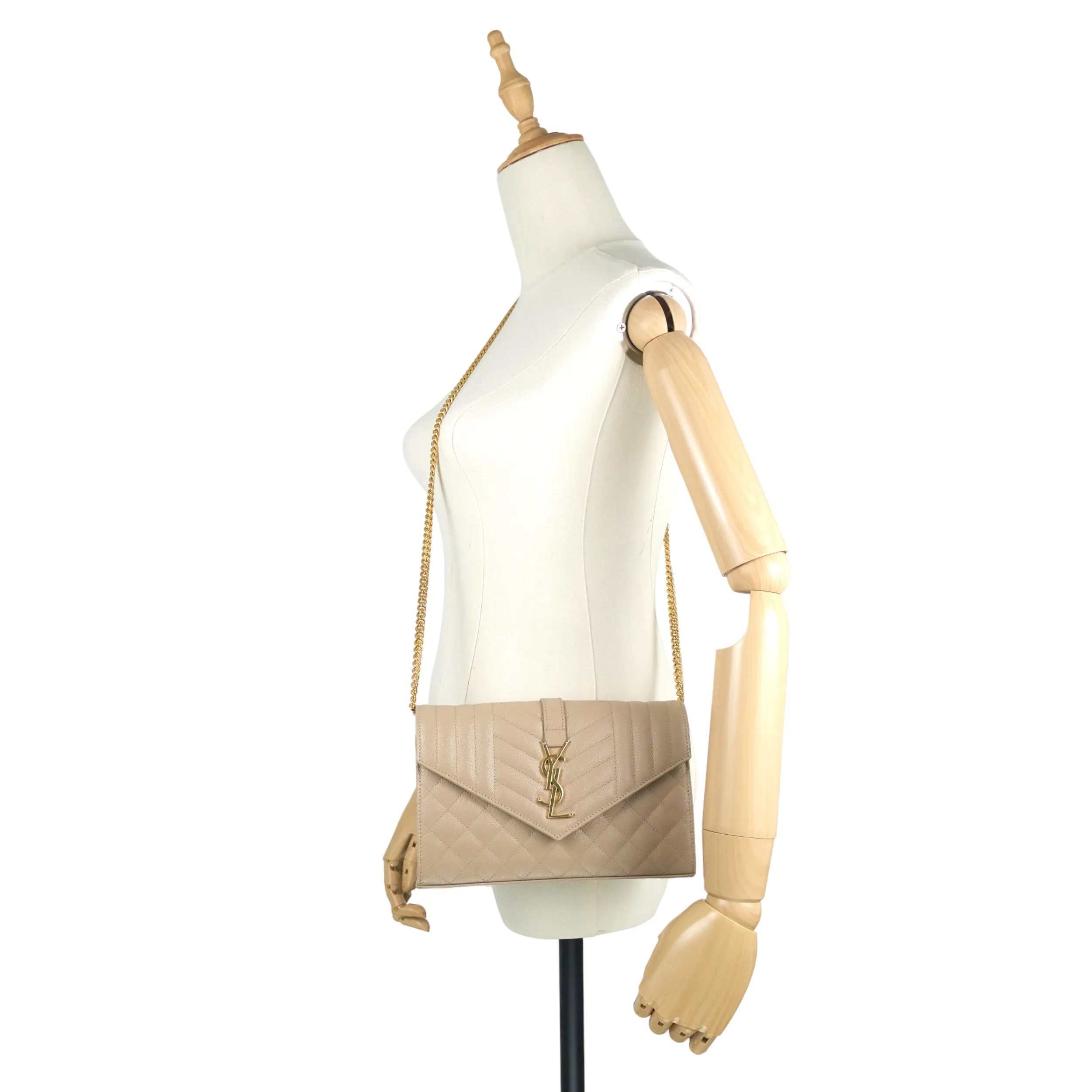 Sac portefeuille à chaîne Saint Laurent en grain de poudre matelassé enveloppe
