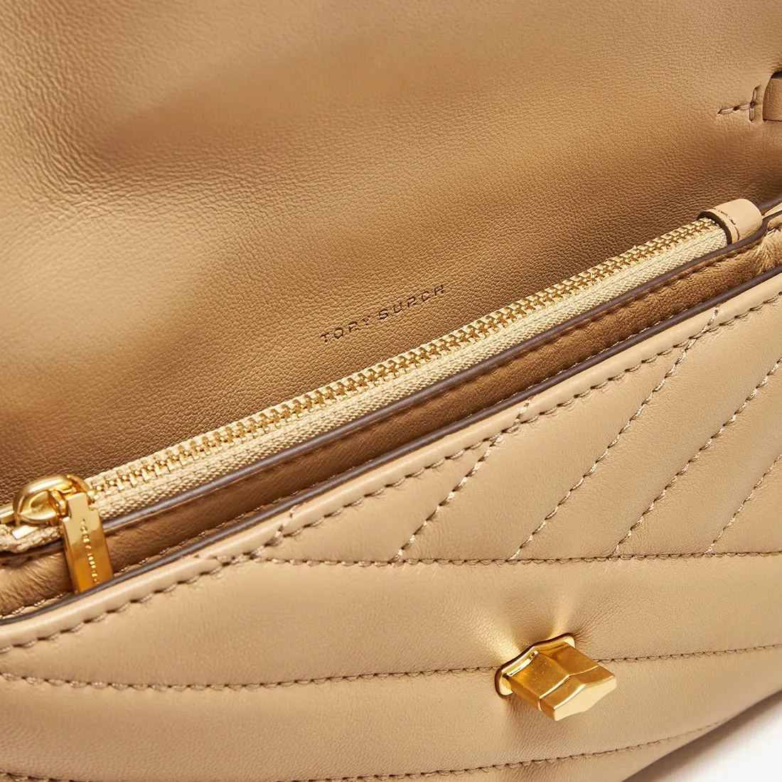 Tory Burch Sacs TORY BURCH Kira Chevron Portefeuille à Chaîne Dune Désert 90343